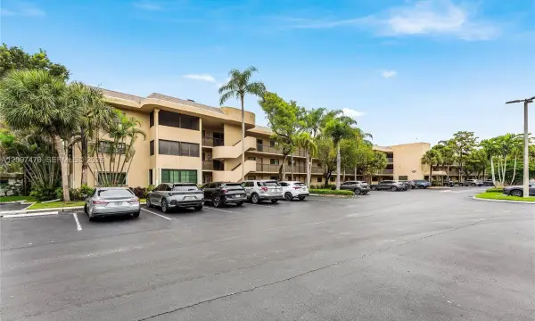 7737 NW 79th Avenue 206, Tamarac, FL 33321