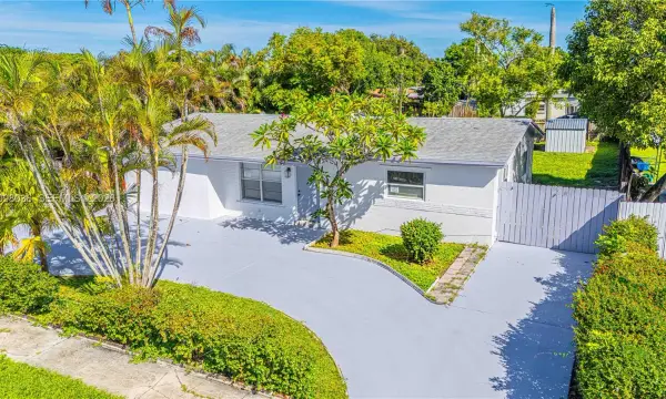 6511 Pierce Street, Hollywood, FL 33024