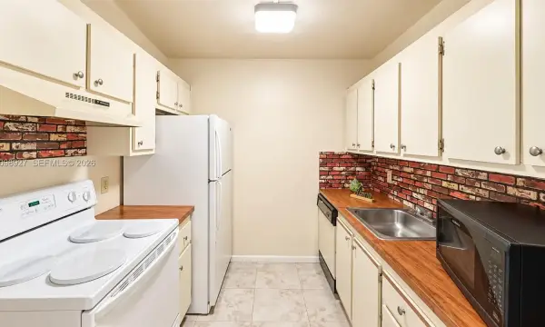 101 SW 132nd Way 304j, Pembroke Pines, FL 33027