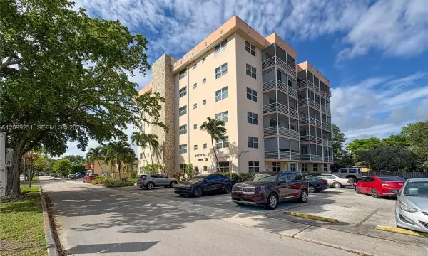 1830 Dixieanna Street 605, Hollywood, FL 33020