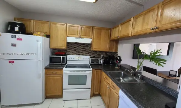 165 NW 93rd Avenue 102, Pembroke Pines, FL 33024