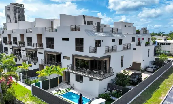 820 NE 2nd Street, Fort Lauderdale, FL 33301