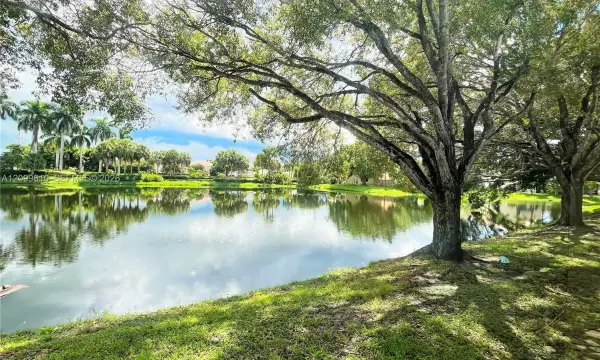 153 Lakeview Drive 103, Weston, FL 33326