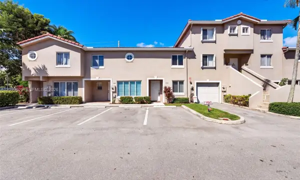 105 Riviera Circle, Weston, FL 33326