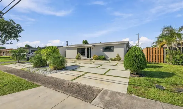 8921 NW 25th Court, Sunrise, FL 33322