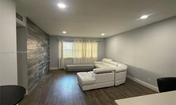 610 SE 2nd Avenue L4, Deerfield Beach, FL 33441