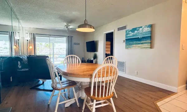 298 SE 6th Avenue 15, Pompano Beach, FL 33060