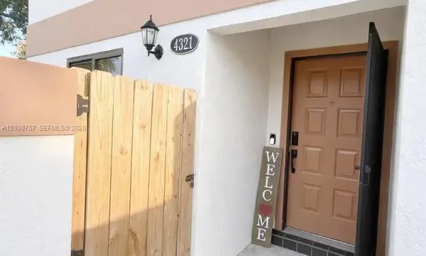 4321 SW 70th Terrace, Davie, FL 33314