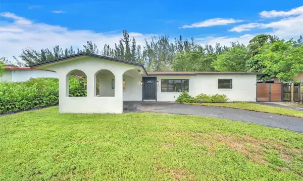 Address Withheld, Davie, FL 33314