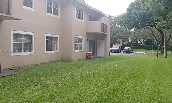 2451 NW 96th Terrace 21i, Pembroke Pines, FL 33024
