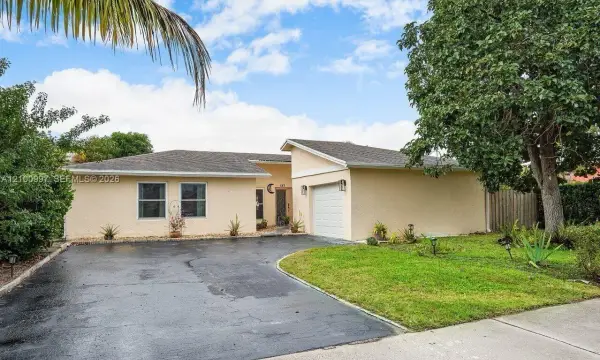 387 NW 39th Way, Deerfield Beach, FL 33442