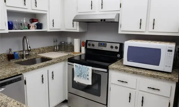4160 Inverrary Drive 505, Lauderhill, FL 33319