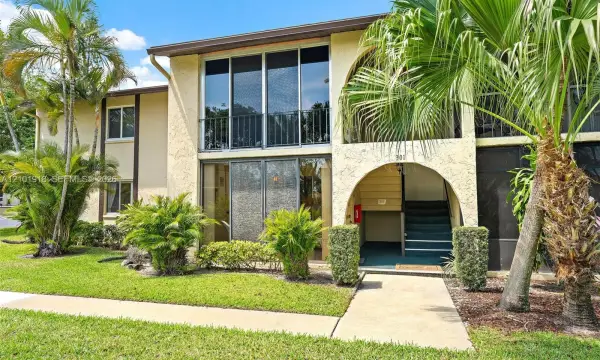 301 Pine Ridge Circle C-1, Greenacres, FL 33463