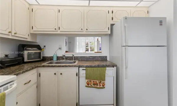 2998 NW 48th Terrace 424, Lauderdale Lakes, FL 33313