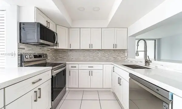 1931 Sabal Palm Drive 301, Davie, FL 33324