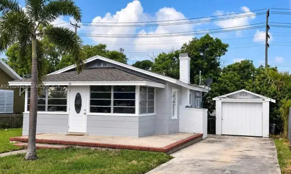 111 S B Street, Lake Worth, FL 33460