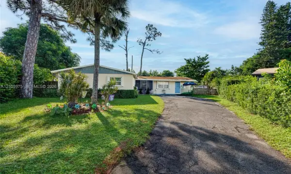 851 Caroline Circle, West Palm Beach, FL 33413