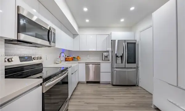 6061 N Falls Cir Drive 407, Lauderhill, FL 33319