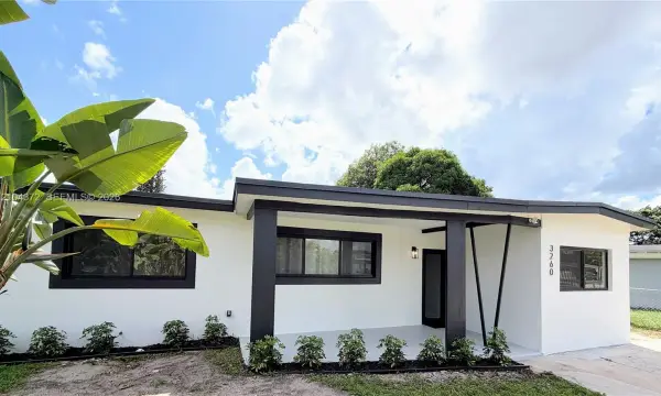 3260 NW 4th Street, Lauderhill, FL 33311