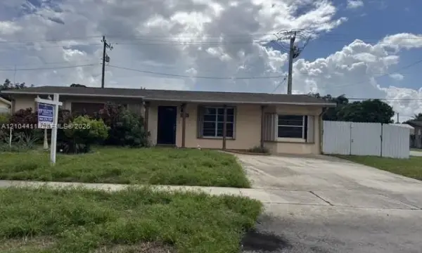 6920 SW 8th Street, Pembroke Pines, FL 33023