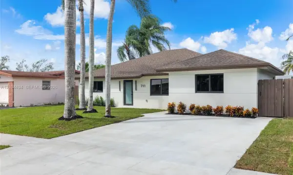 711 NW 8th Avenue, Dania Beach, FL 33004