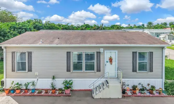 1880 SW 83rd Terrace, Davie, FL 33324