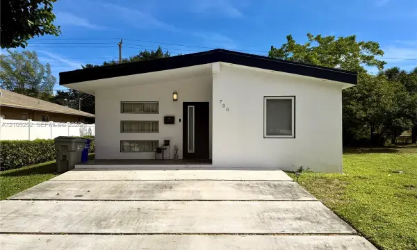 700 NW 17th Terrace, Pompano Beach, FL 33069