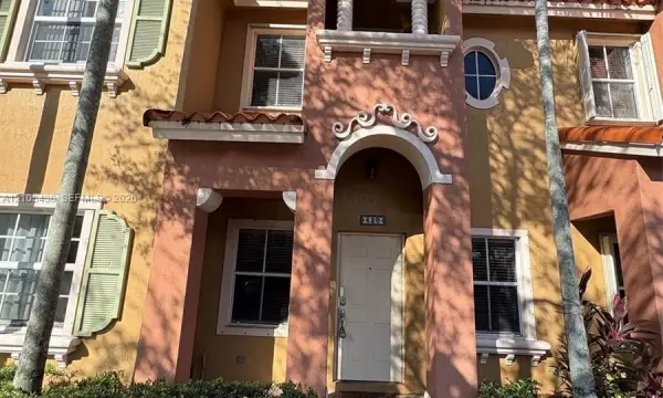 620 SW 107th Avenue 702, Pembroke Pines, FL 33025