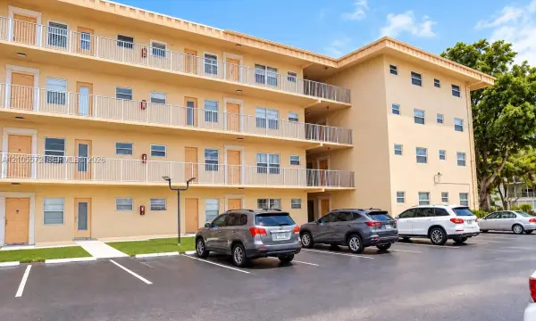 4191 NW 41st Street 217, Lauderdale Lakes, FL 33319