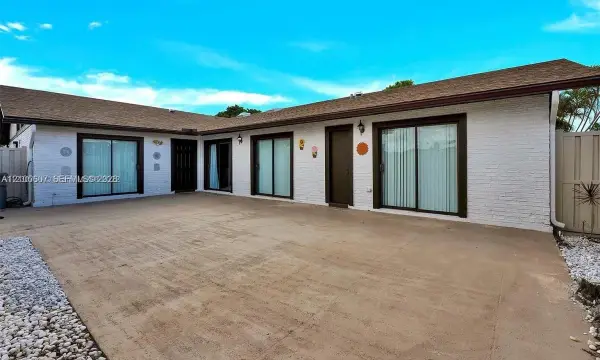 9892 Boca Gardens Parkway A, Boca Raton, FL 33496