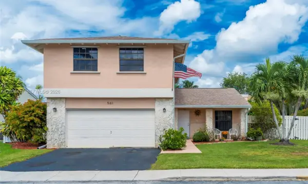 561 Auburn Way, Davie, FL 33325