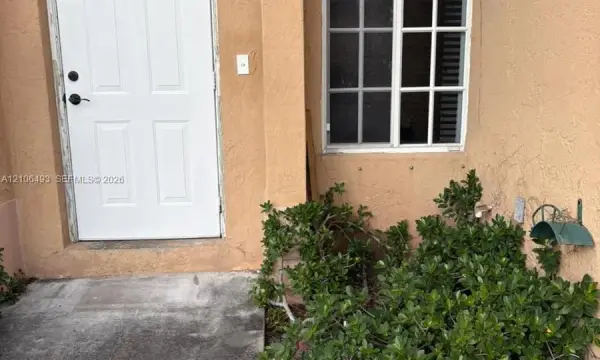 117 SE 3rd Avenue 7, Hallandale Beach, FL 33009
