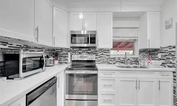 6505 Pines Parkway, Hollywood, FL 33023
