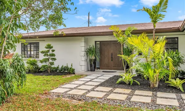 1111 NW 70th Terrace, Plantation, FL 33313