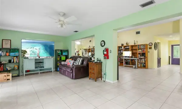 10307 NW 70th Street, Tamarac, FL 33321