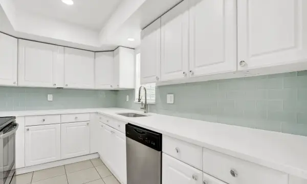 10249 N Military Trail Apt 201, Palm Beach Gardens, FL 33410