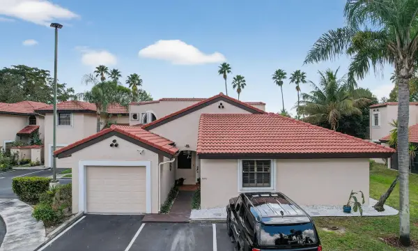 8841 W Sunrise Boulevard, Plantation, FL 33322