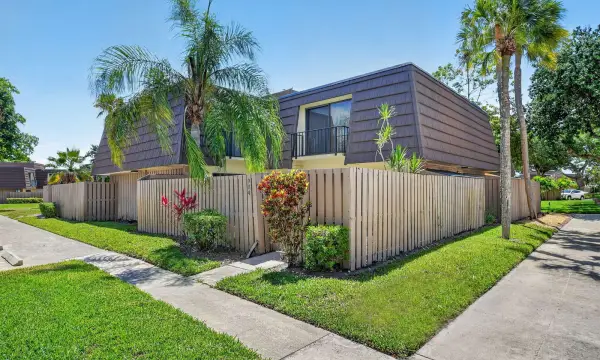 904 9th Court, Palm Beach Gardens, FL 33410