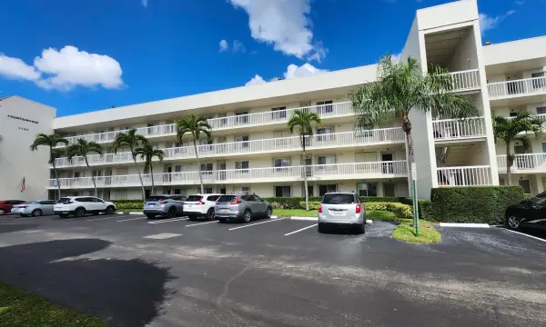3146 Via Poinciana Via Poinciana 414, Lake Worth, FL 33467