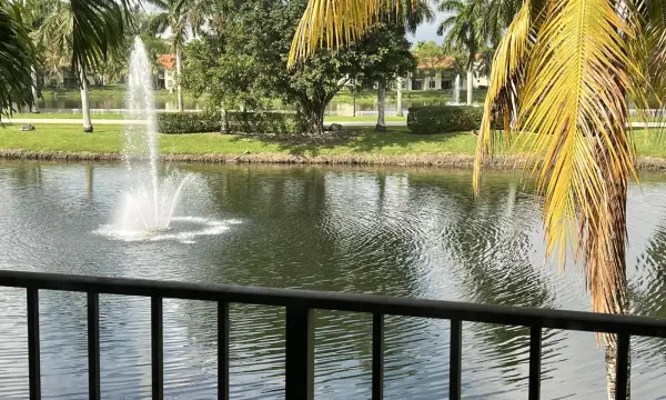 1523 Lake Crystal Drive F, West Palm Beach, FL 33411