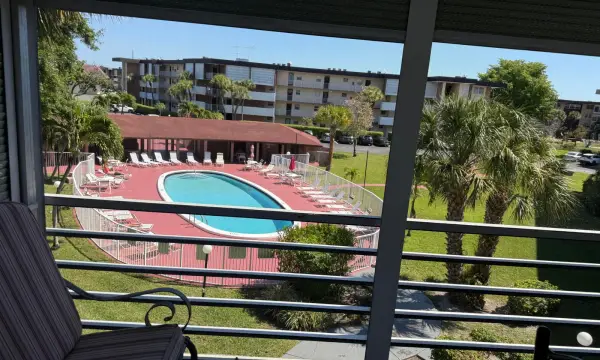 2861 NW 47th Terrace 304b, Lauderdale Lakes, FL 33313