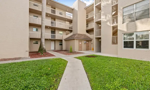 9480 Tangerine Place 102, Davie, FL 33324