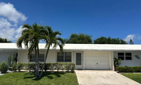 728 Ridge Road 31, Lantana, FL 33462