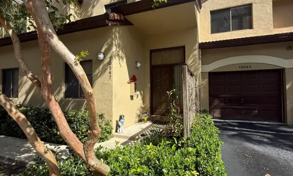 10547 NW 10th Street C-128, Plantation, FL 33322