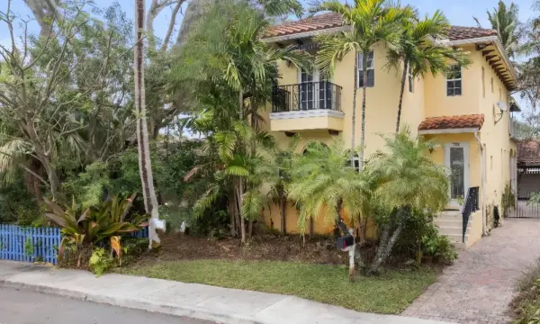 218 N Palmway, Lake Worth Beach, FL 33460