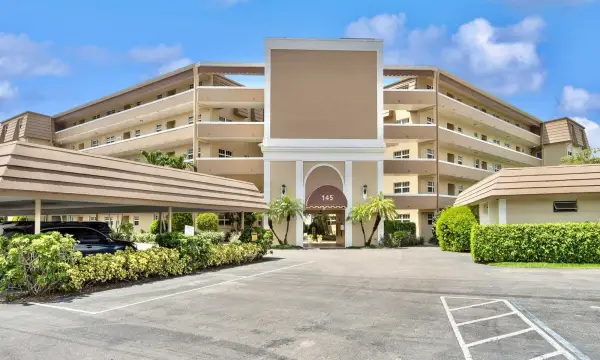 145 Atlantis Boulevard Ph4, Atlantis, FL 33462