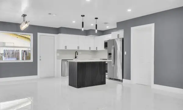 915 SW 3rd Street, Boynton Beach, FL 33435