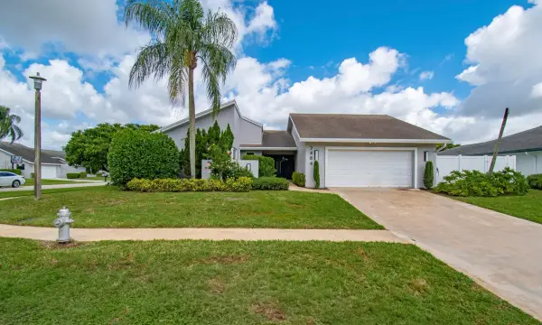 7484 Malibu Crescent, Boca Raton, FL 33433