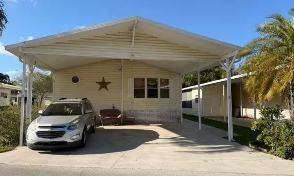 2 S 4 Seasons Road, Palm Beach Gardens, FL 33410