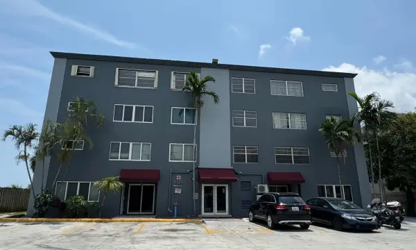 1060 Crystal Lake Drive 101, Deerfield Beach, FL 33064